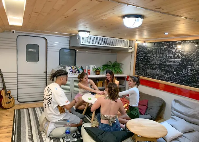 Tales Khaosan Hostel *